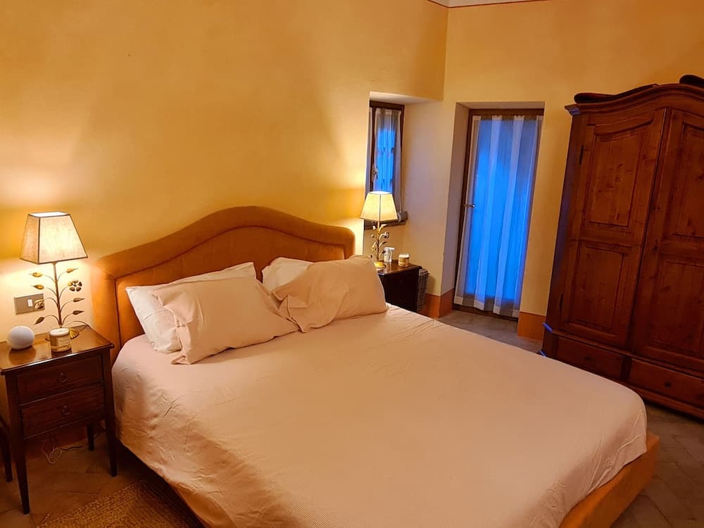 La Terrazza, Historic Tuscan Stone Residence With Garden and Terrace in Cetona