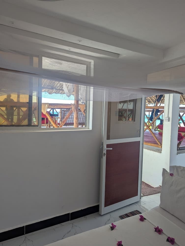 Room-room Nas- Right Side sea View 2nd f