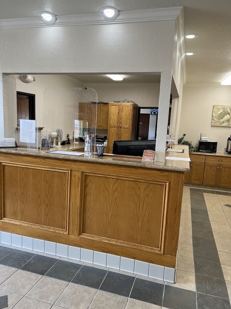 Express Inn & Suites