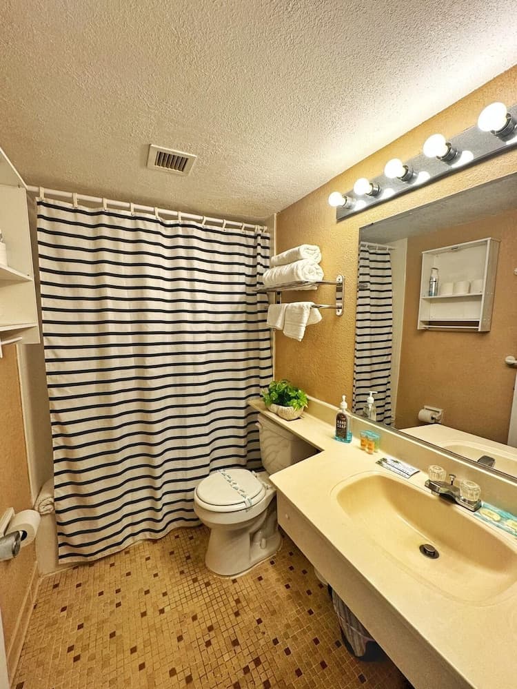 Hawaiian Inn Studios