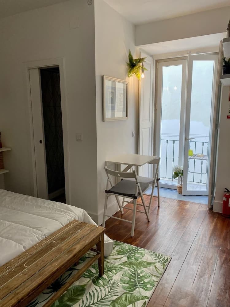 Modern Studio in the Historic Center of Bica