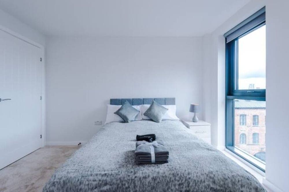 ✰Spacious & Modern 2 Bed Apt, 5 Mins from Leeds!