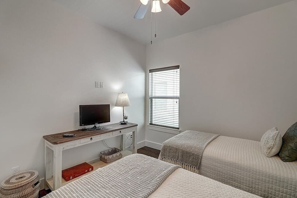 Laughing Gull 4 Bedroom Home by Redawning