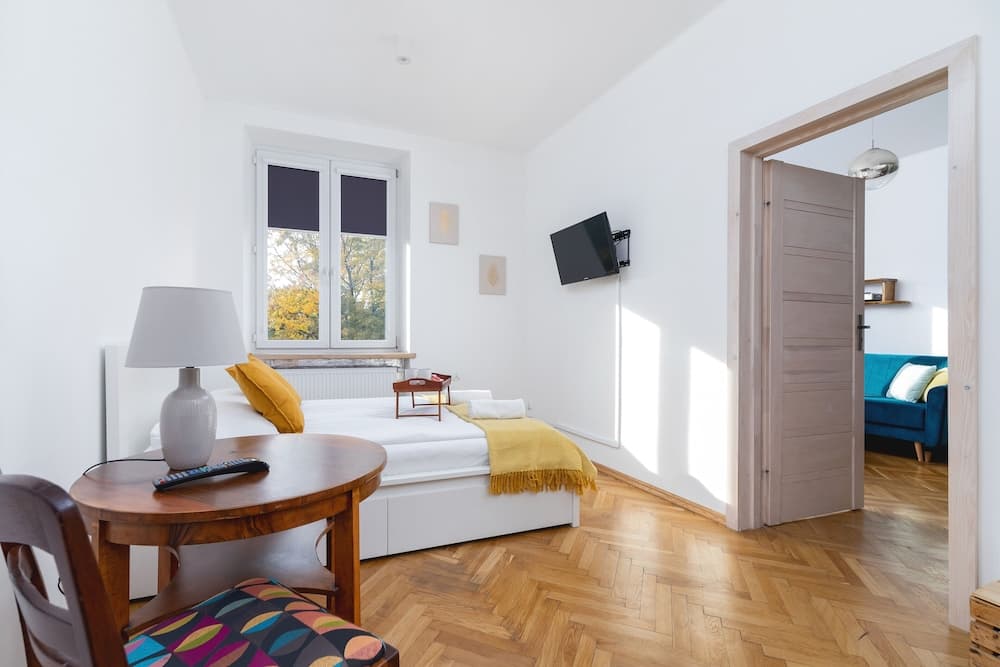 Old Town Basztowa Apartment by Renters