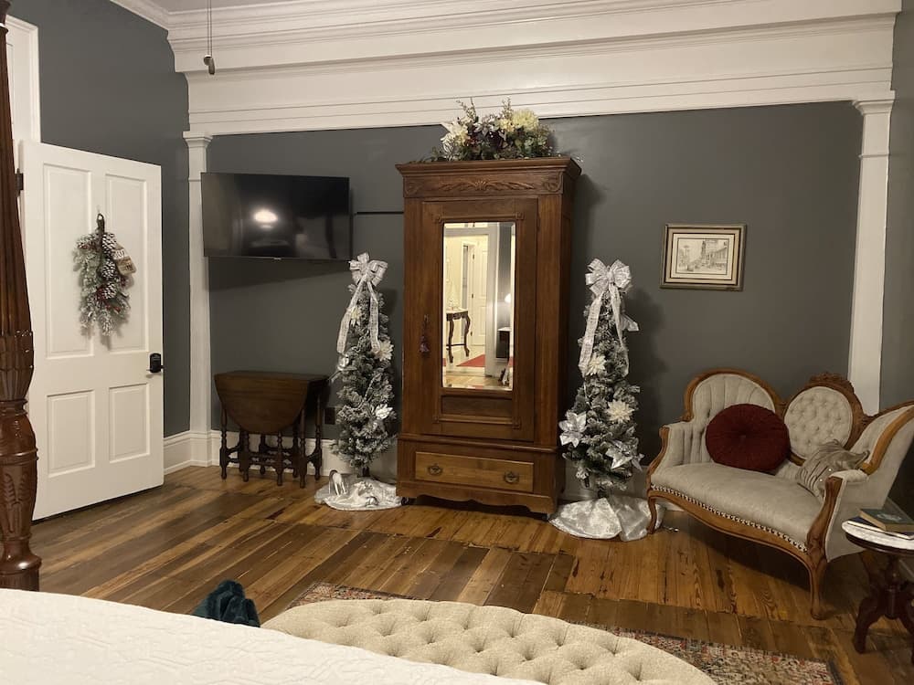 Belle Louise Historic Guest House