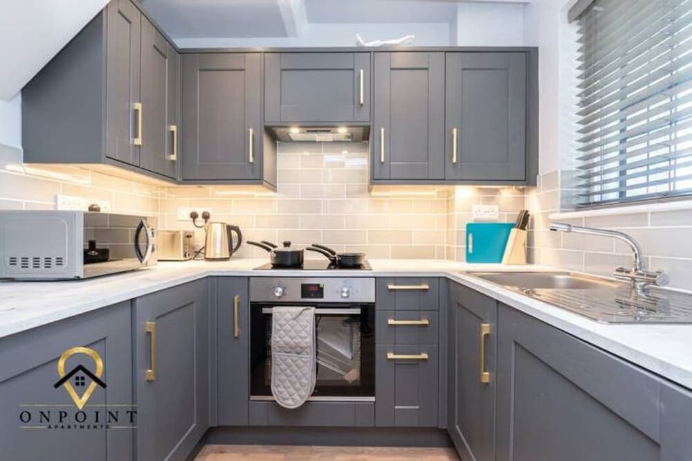 ✰OnPoint-FRESH 1 Bedroom Apt With Parking✰