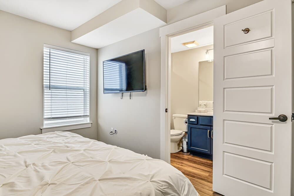 View Topia - Sleeps 19 7 Bedroom Home by Redawning