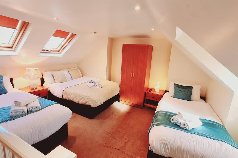 Cedar Villa - Inviting 5-bed House in Chatham-