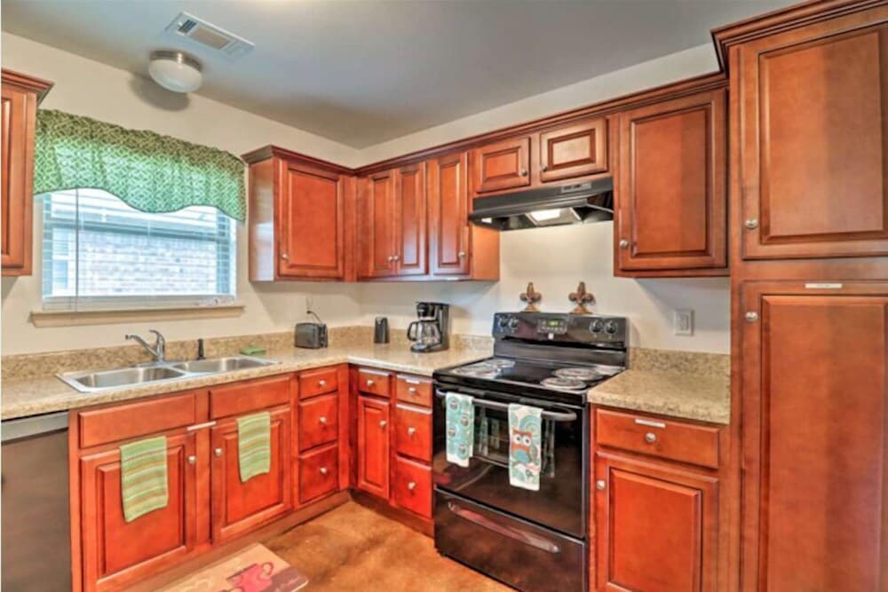 Cutie In Conway 3 Bedroom Duplex by Redawning