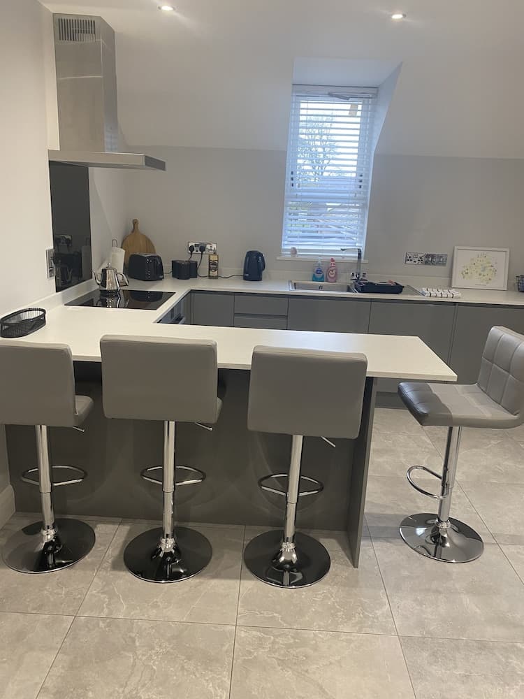 Modern 3-bed Apartment in Magherafelt Sleeps 8