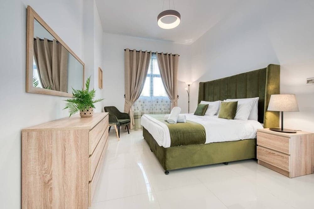 Dezire Beautiful Spacious Brand New With Balcony