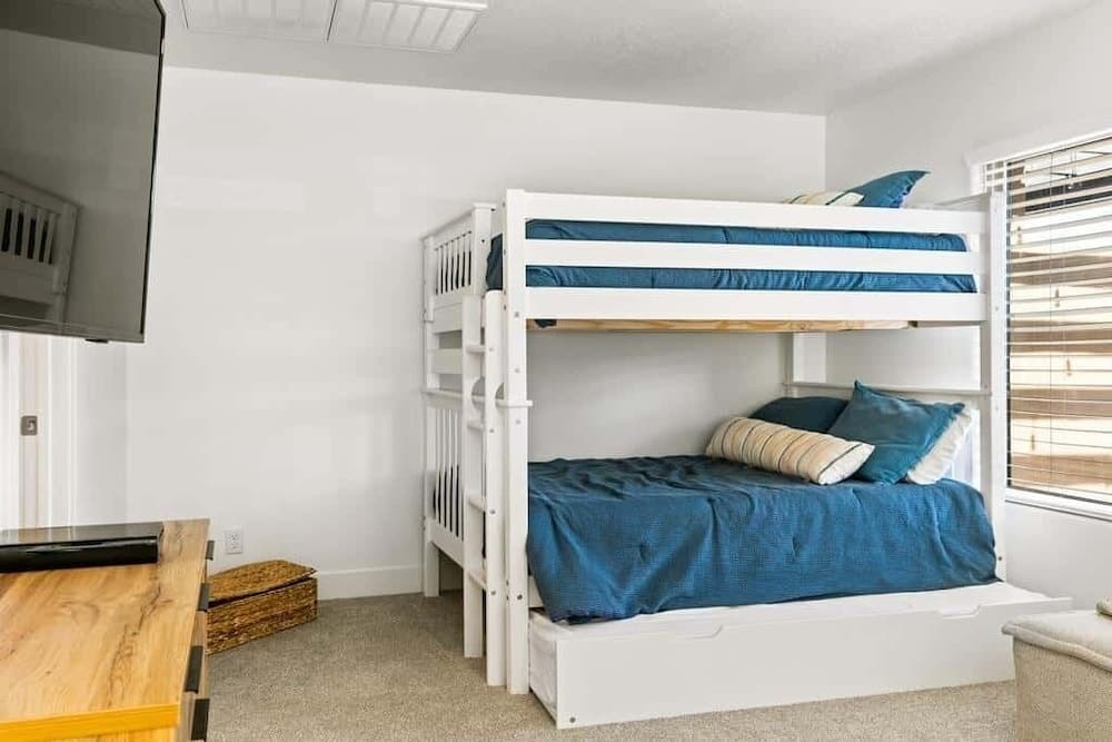 The Estate at the Ledges by RedAwning