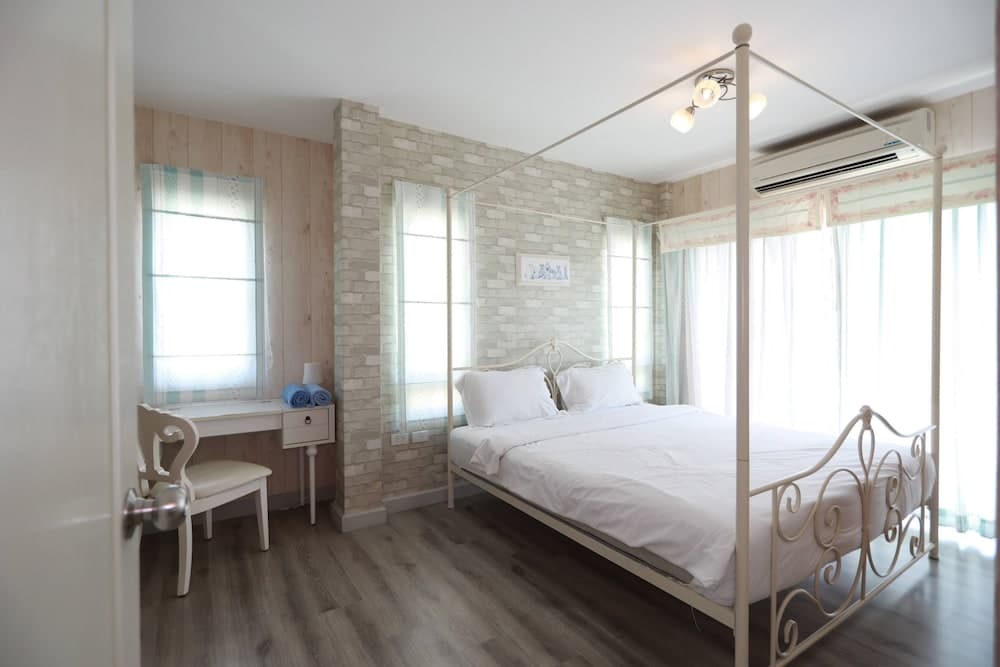 Boulevard Tuscany - 3 Bedroom Pool Villa