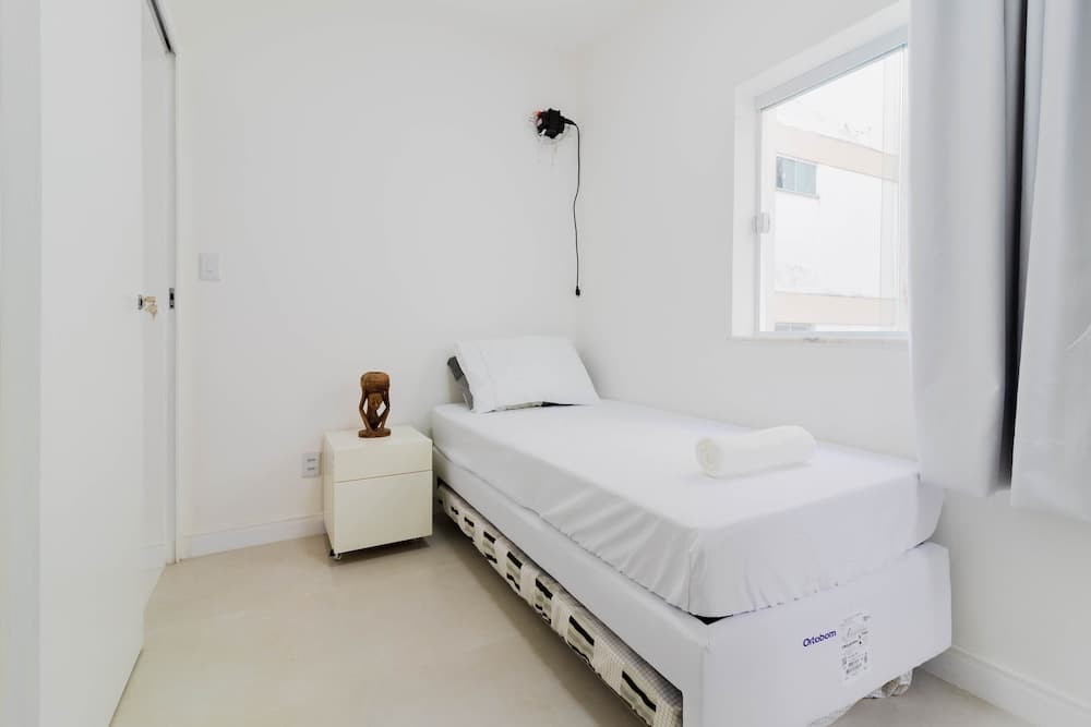 BR03 Apt 2 Quartos a 200m Porto Barra