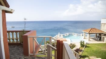 Castle Cove-Ocean Front Villa