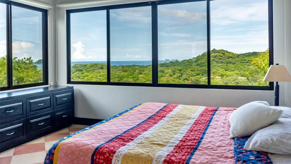 Nostalgic Retro Home on Luxurious Lot with a Private Infinity Pool and Ocean Views