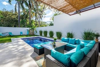 New 2-story Townhome With Private Pool - 10-min Walk to Beach