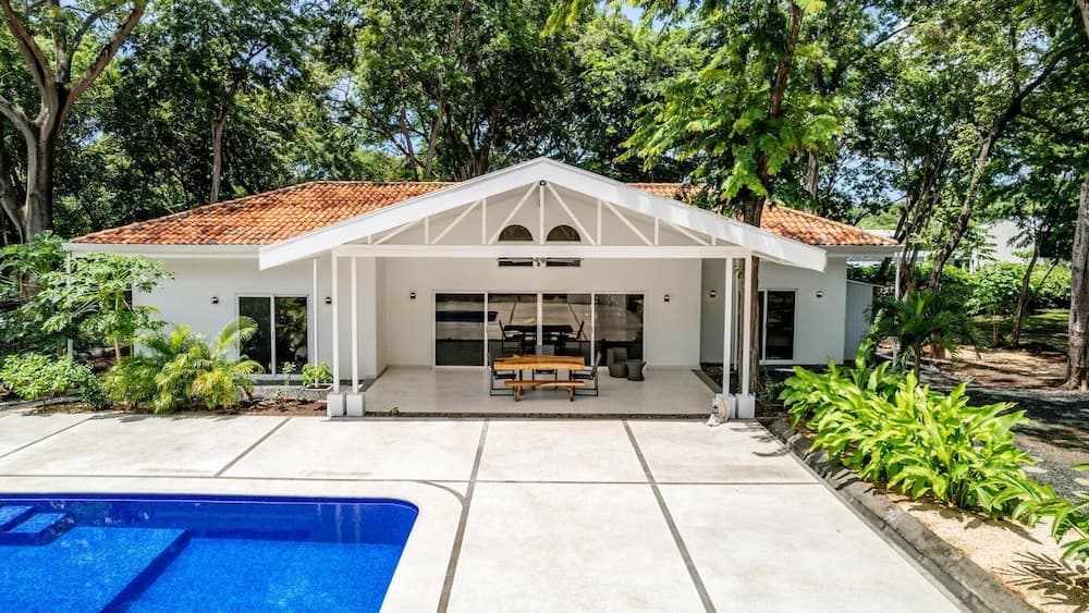 Modern Home and Guesthouse in a Peaceful Gated Community with a Private Swimming Poo