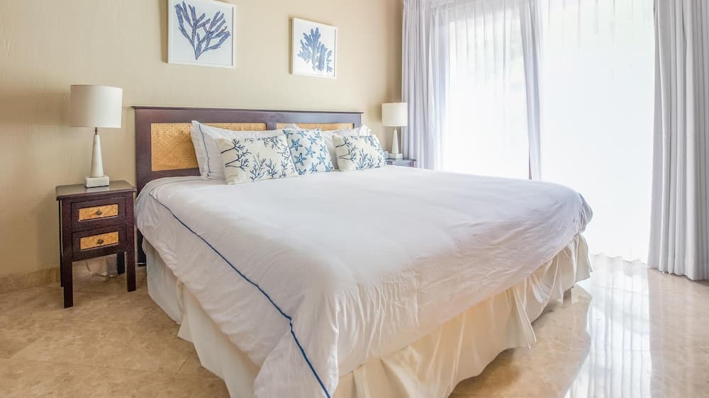 Chic Condo with a Stylish Coastal Design in an Exclusive Condo Community with Direct Beach Access