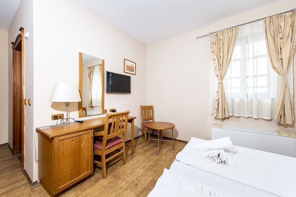 Gastland M1 Hotel & Conference Center