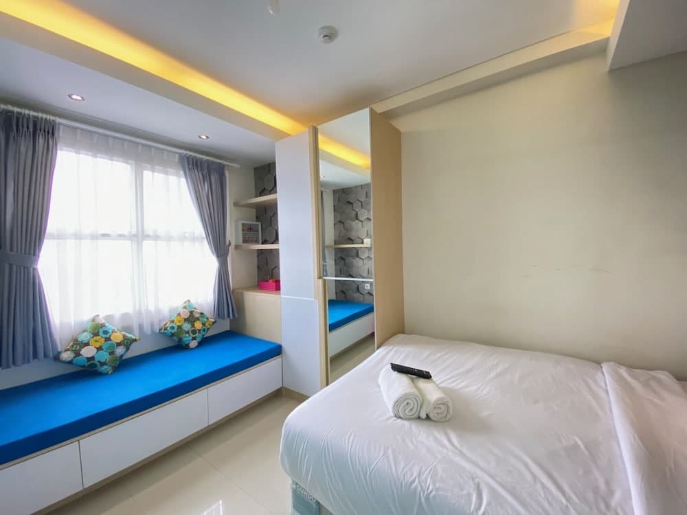 Homey and Clean 1BR Apartment at Parahyangan Residence