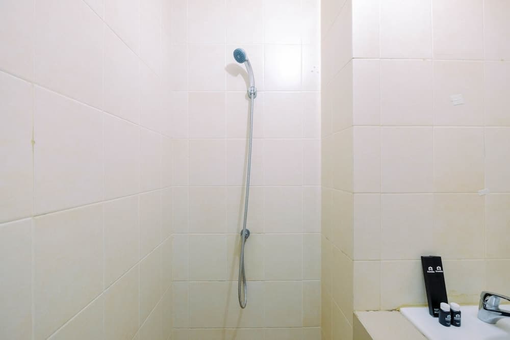 Simple Furnished Studio Apartment at Maple Park