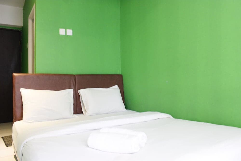 Compact Studio Room The Jarrdin Cihampelas Apartment