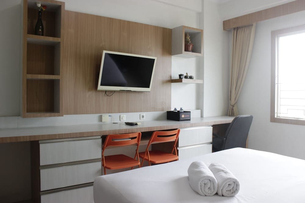 Relaxing Studio at Pinewood Apartment near UNPAD Jatinangor