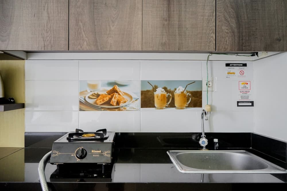 Cozy and Sweet Studio at Paramount Skyline Apartment