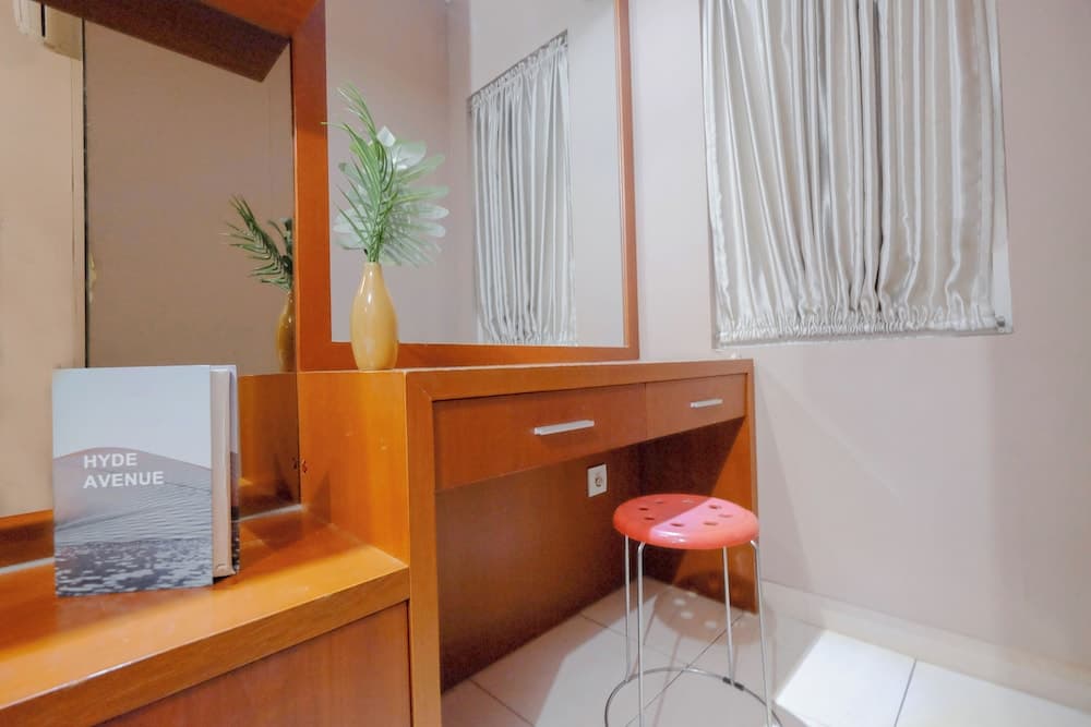 Modern 2BR Apartment for 4 Pax at Springlake Summarecon