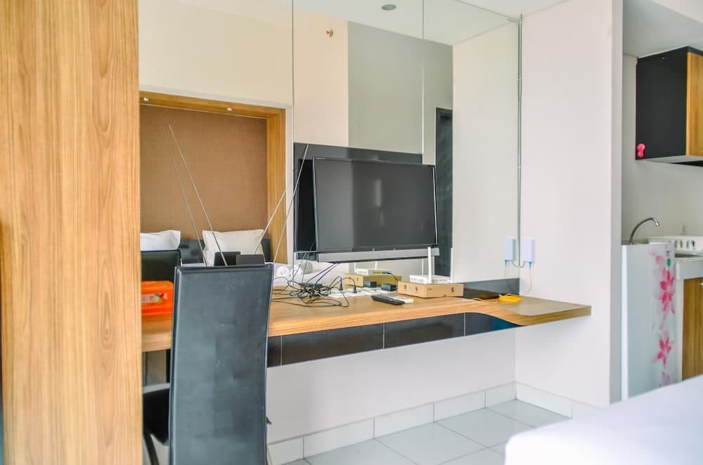 Compact and Modern Studio Room at Casa De Parco Apartment