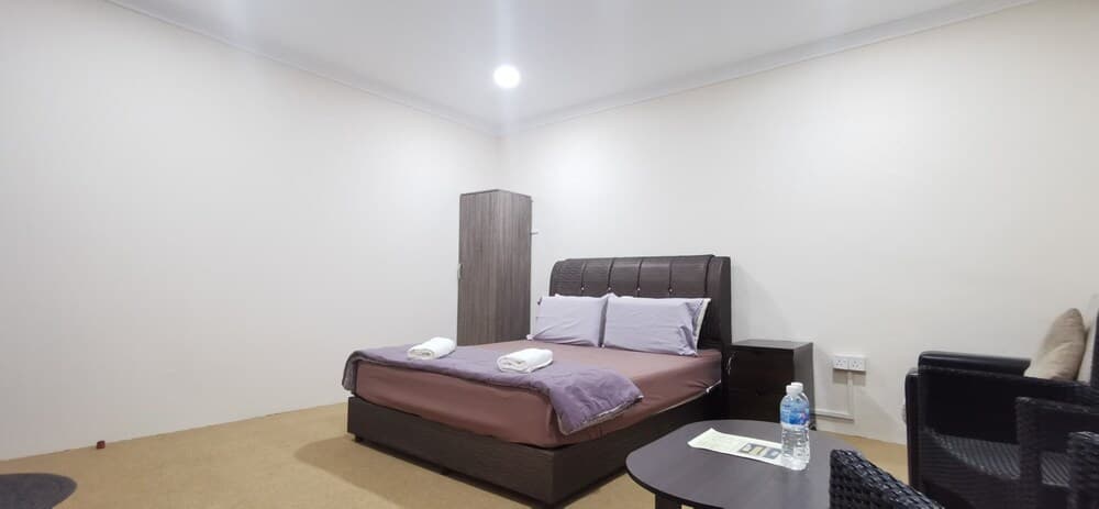 OYO Home 90372 Greybirds Hostel