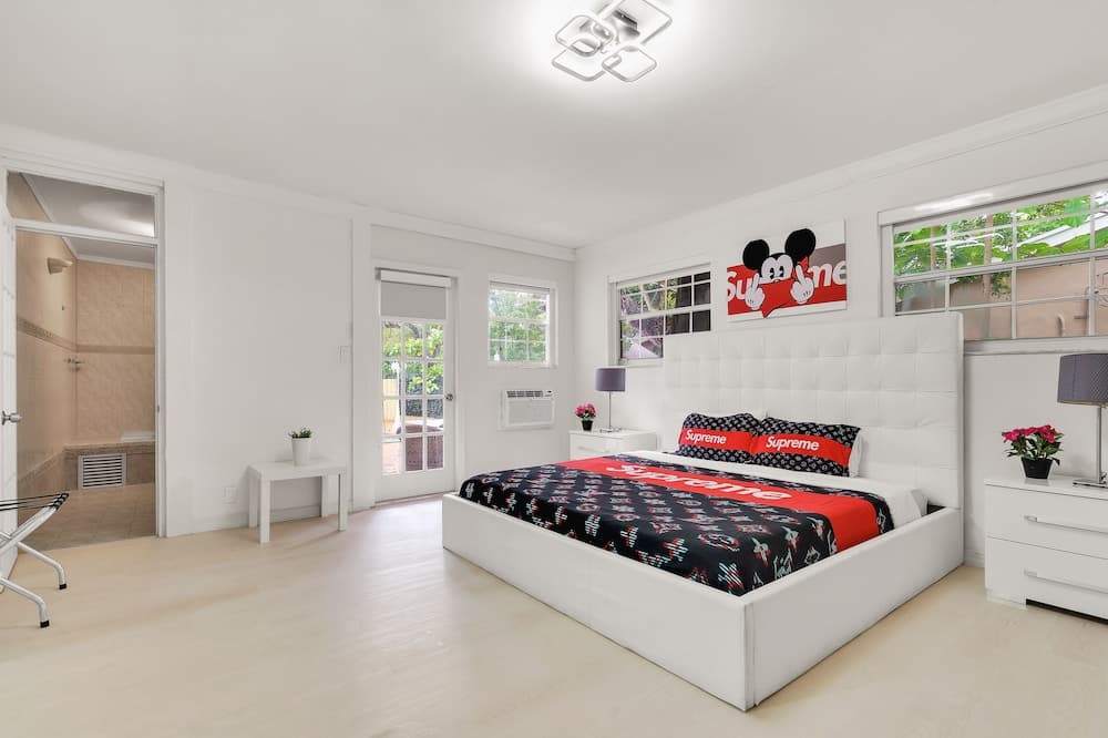 "Fantastic House 5min to Brickell w/ Pool & Tub".