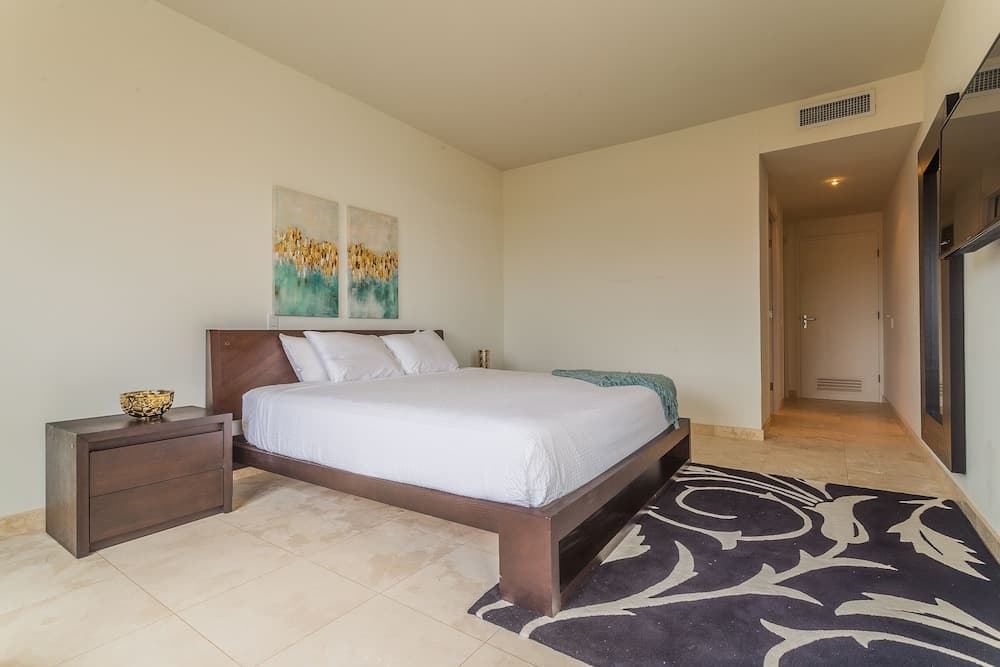 Lovely Condo at Eagle Beach! Great Views