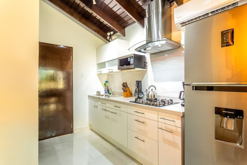 Apartment With Charming Patio+ BBQ Near Beach! Free Util's