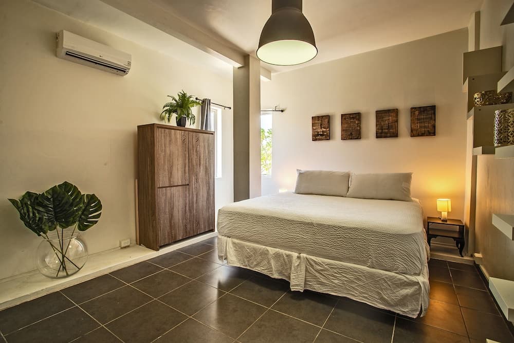 Stunning Modern Home, Near Beaches Full AC