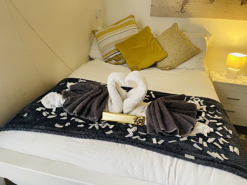 Hidden Hot Tub Retreat Apartment in Nottingham