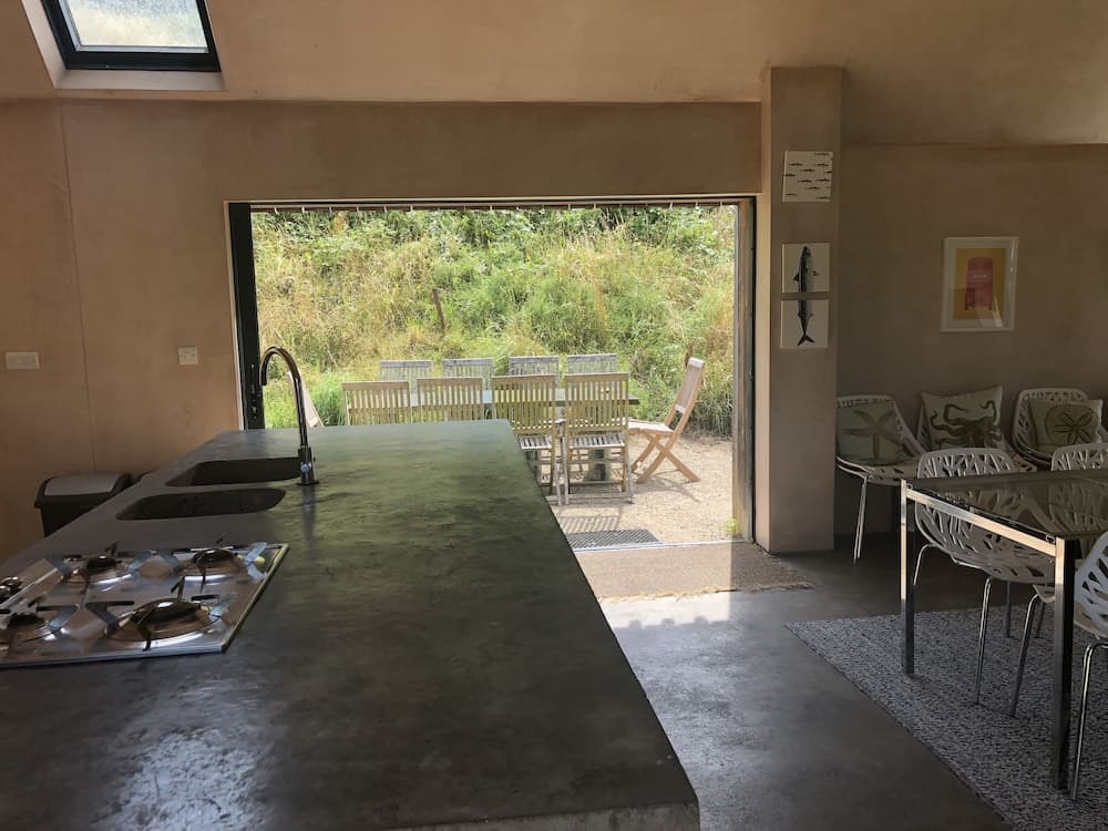 Large Boutique Holiday House With hot tub Near Bath