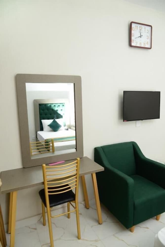 Hotel Deluxe Johar Town Lahore