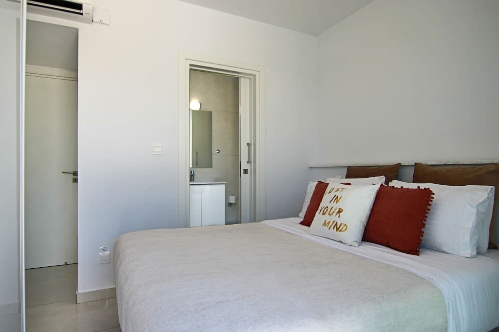 Phaedrus Living: Seaside Deluxe Flat Harbour 112