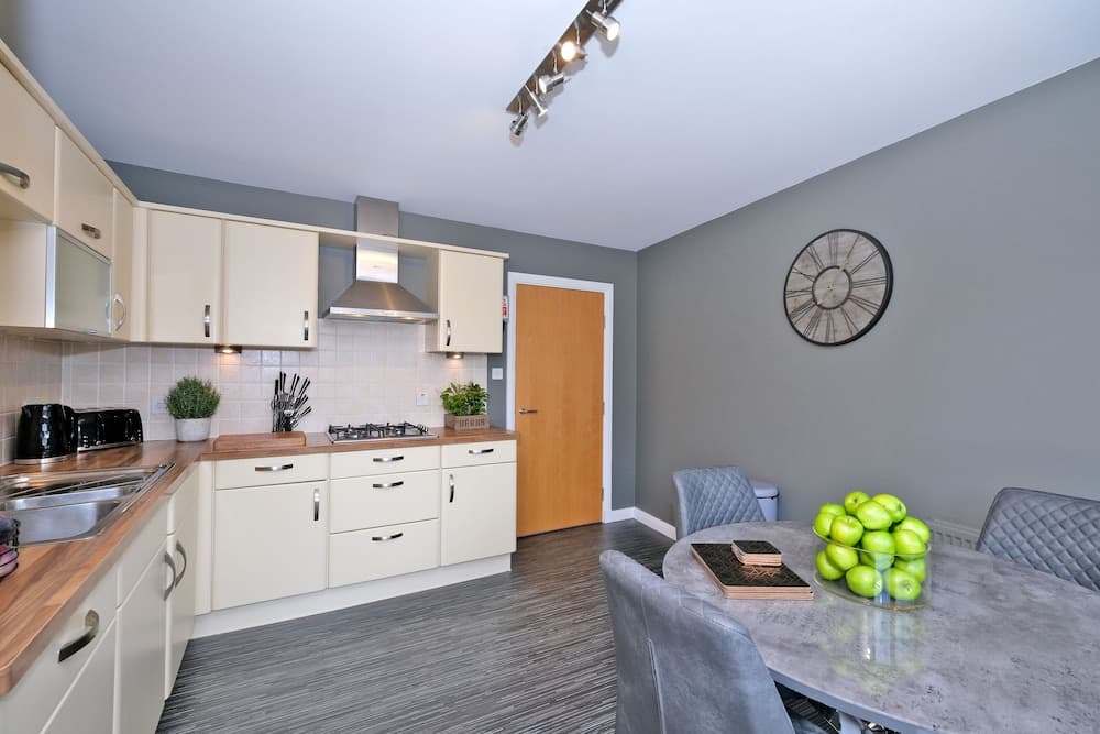 Bright and Spacious Home With a Balcony and City Views