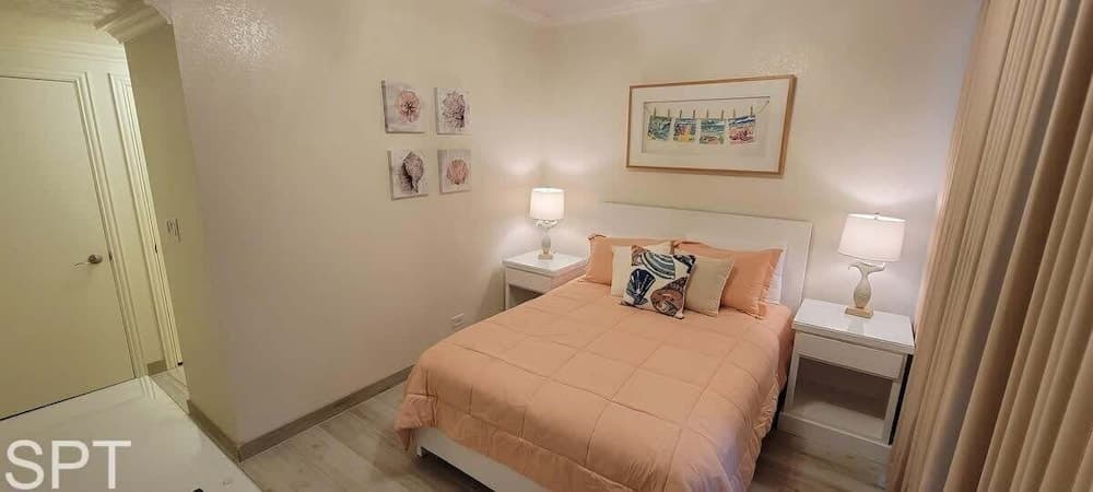 2 Level Beachfront Luxury 2 Bedroom Home by RedAwning