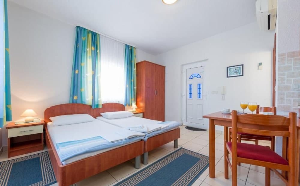 Villa Borna Apartments