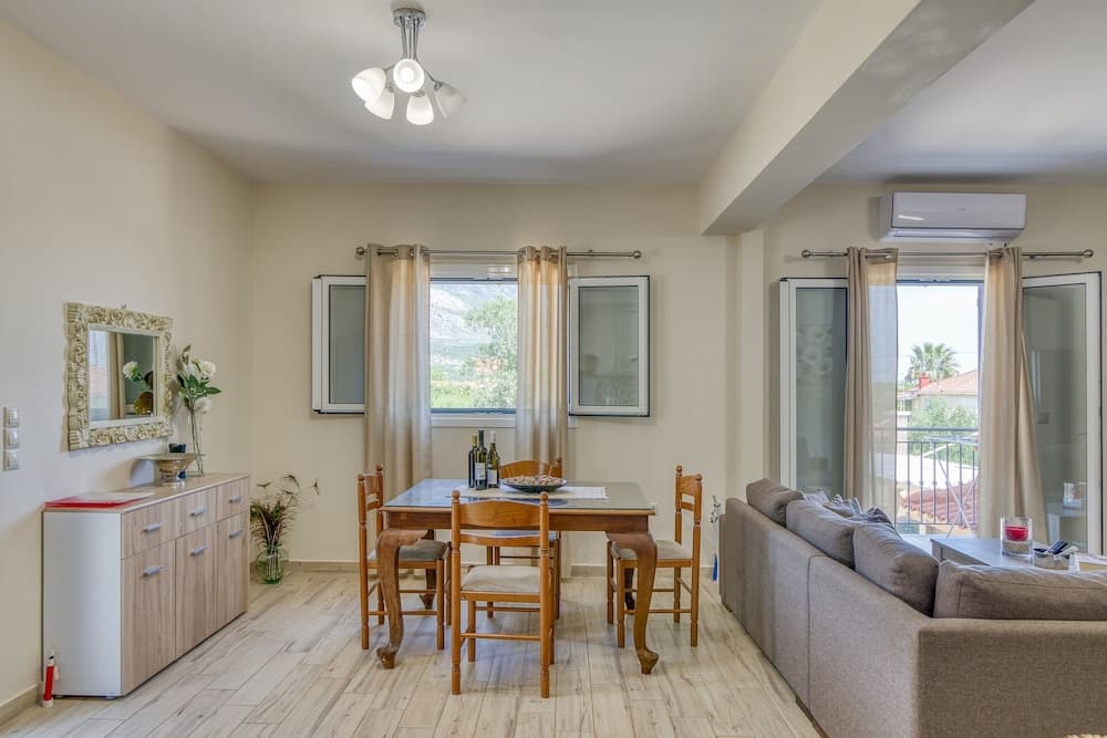 Aggelos Cozy Apartment few min From sea