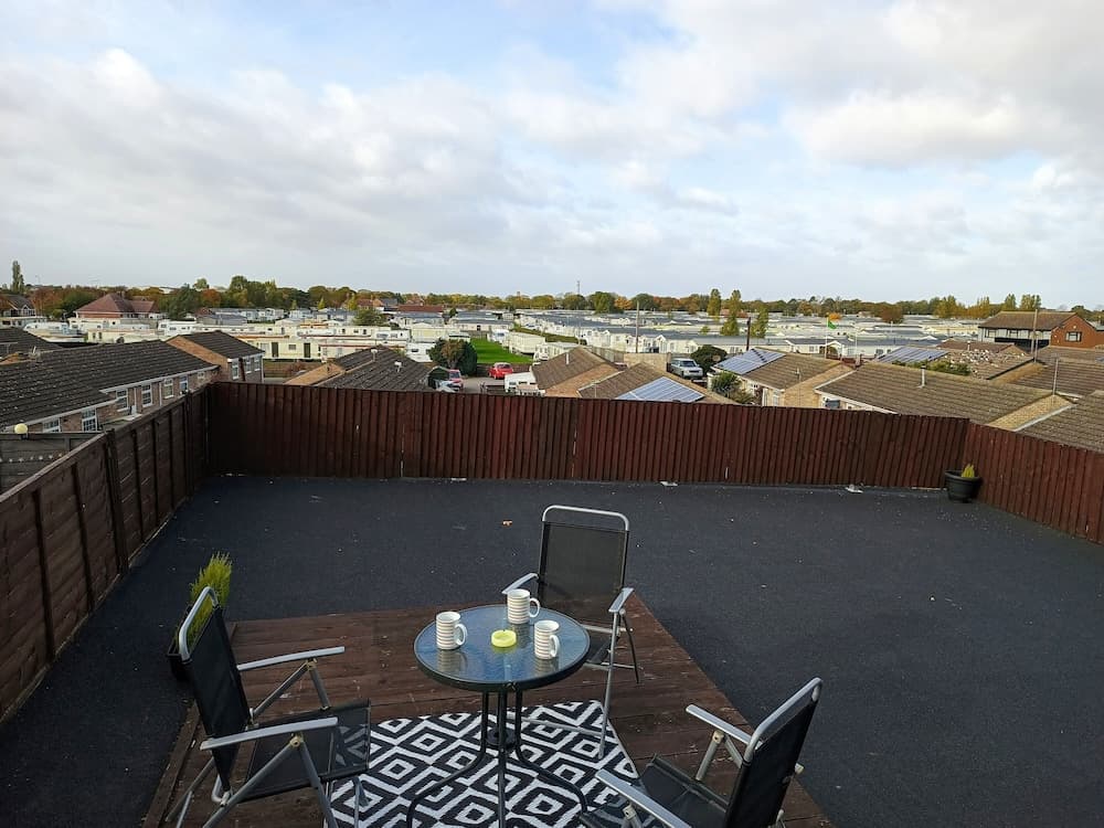 Roman Bank Flat With Spa Bath and Mermaids Teepee