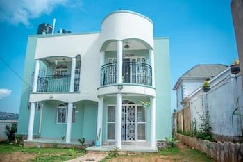 5-bed Lakeview Villa With Roofterrace and Kidspond