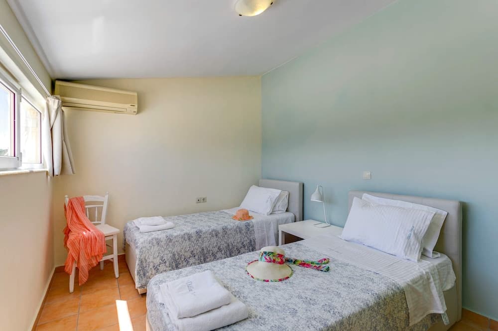 Longobardi Sea Front Villa Chania Greece