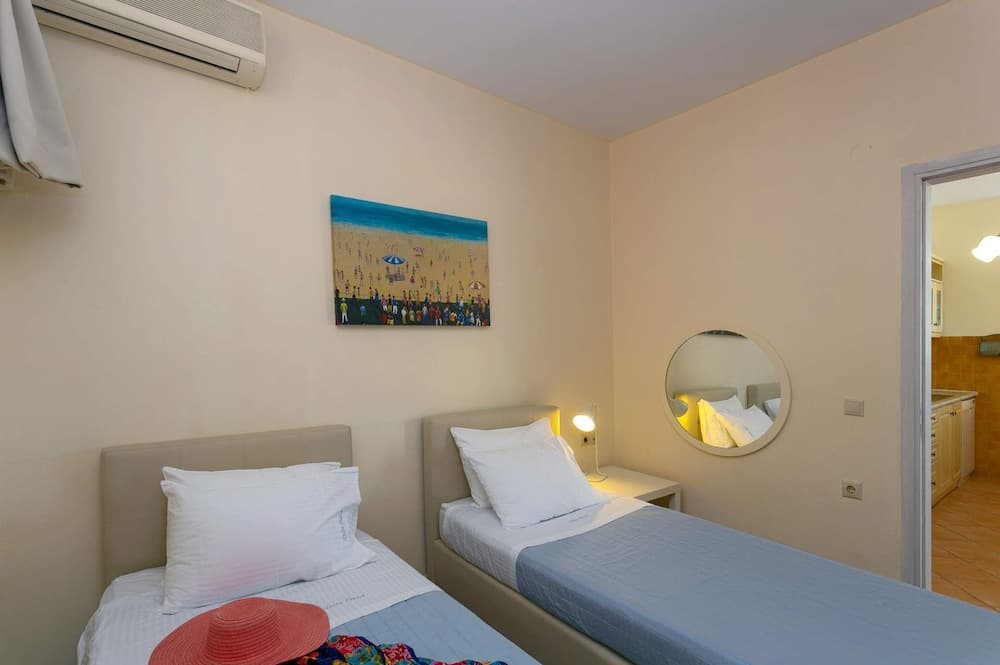 Longobardi Sea Front Villa Chania Greece