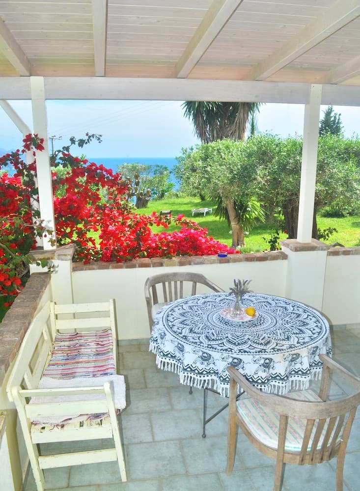 House Lemoni, Apartment A With Terrace and Balcony - Pelekas, Corfu
