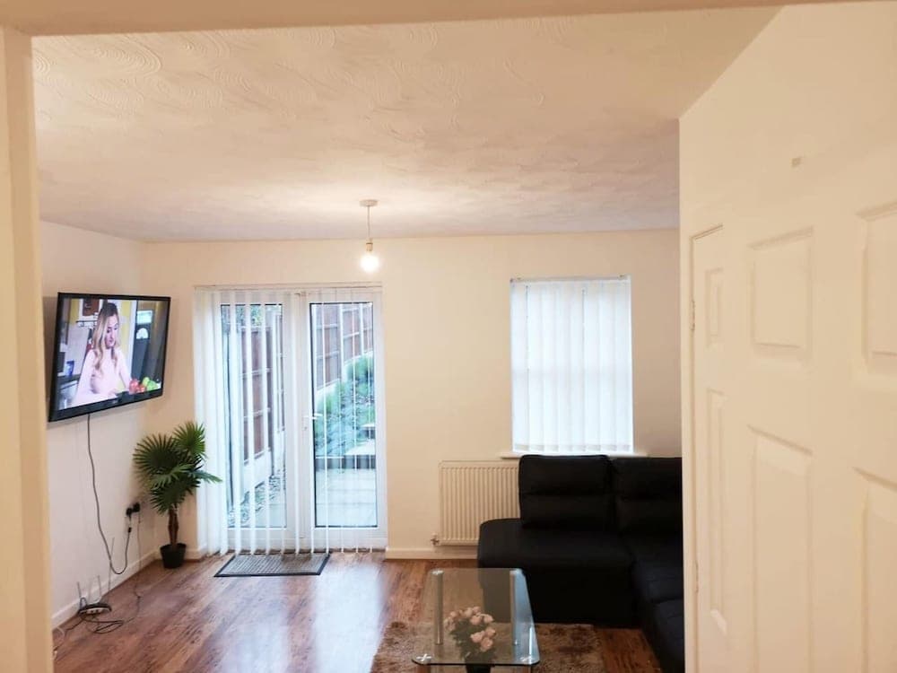 Quiet Residential Area, Within Easy Reach to Town